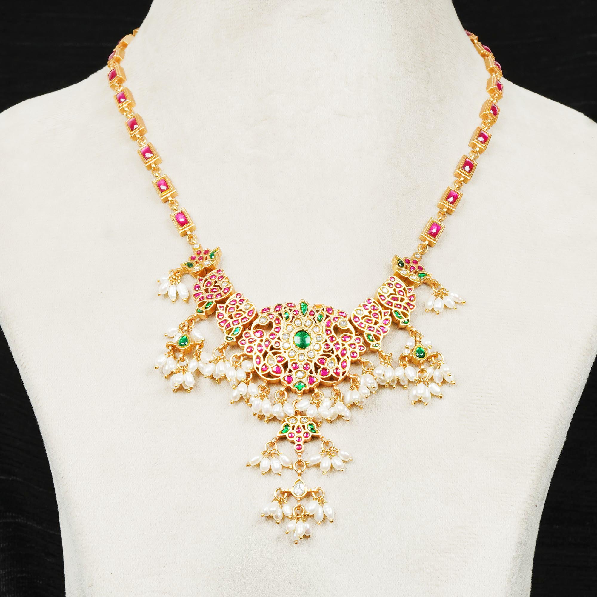 Box Style Chain Necklace with Royal Kundan Pendant Ethnic - Reeya LifeStyle