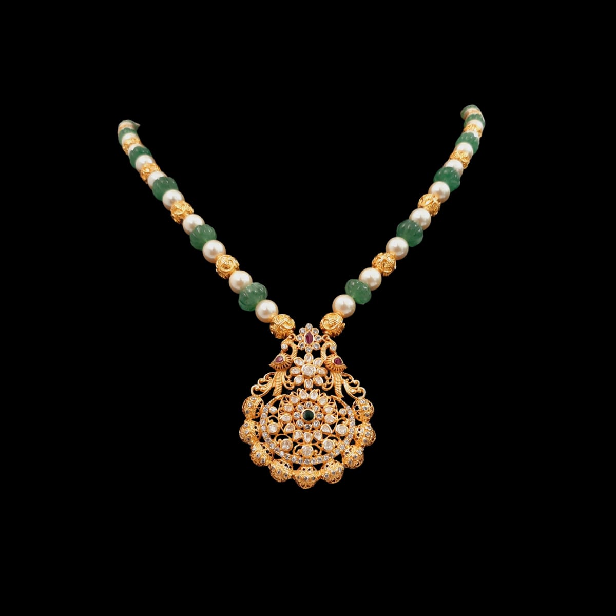 Exquisite Gemstone Pendant With Beads And Pearls Necklace