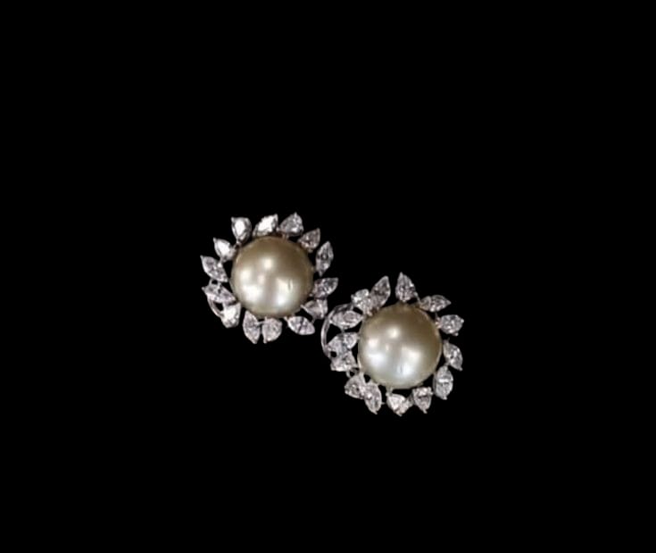 “Radiate elegance with our exquisite center pearl diamond earstuds.