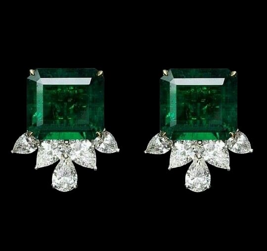 “Emerald Enchantment: Discover the Allure of Solitaire Diamond Earrings Adorned with Luminous Emeralds!”