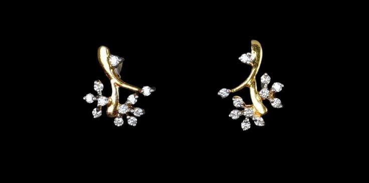 Chic & Contemporary: Discover Our Trendsetting Diamond Earring Collection
