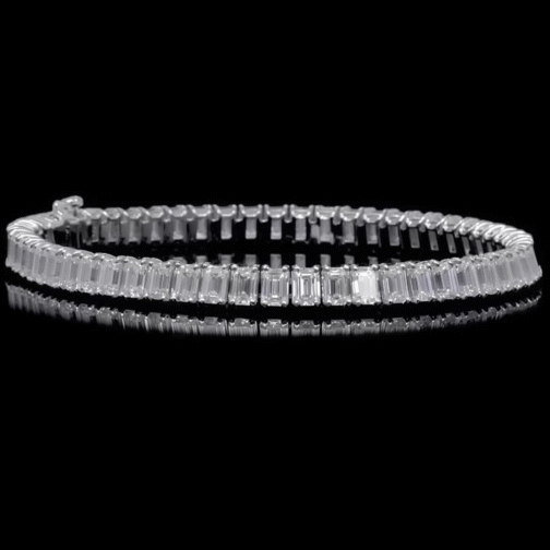 Sophisticated Shine: The Elegant Emerald Shape Solitaire Diamond...