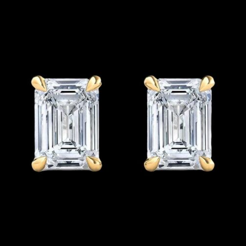 Radiant Brilliance: Solitaire Emerald...