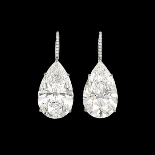 Effortless Luxury: Solitaire Pear Drop...