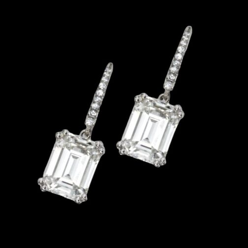 Iconic Glamour: Diamond Emerald Drop...