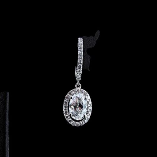Unmatched Radiance: Solitaire Diamond...