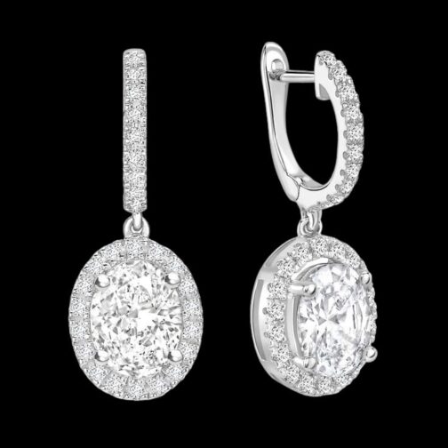 Unrivaled Radiance: The Solitaire Oval...