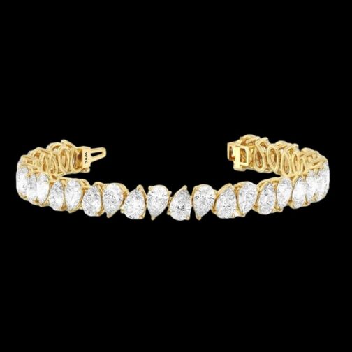 Glamorous Glow: The Luxurious Solitaire...